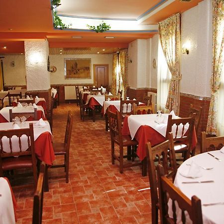 Hostal Cuatro Esquinas Ejea De Los Caballeros Exteriér fotografie