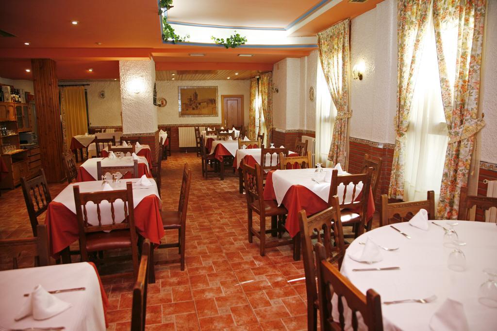 Hostal Cuatro Esquinas Ejea De Los Caballeros Exteriér fotografie