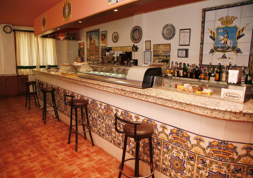 Hostal Cuatro Esquinas Ejea De Los Caballeros Exteriér fotografie
