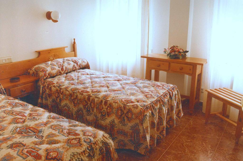 Hostal Cuatro Esquinas Ejea De Los Caballeros Pokoj fotografie